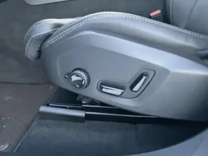 Photo 13 Volvo Xc60  T6 Hybride Rechargeable 350ch Ultra Style Dark Geartronic 8 AWD