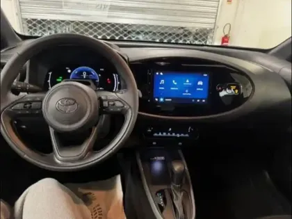 Photo 12 Toyota Aygo  X 116h Graphic