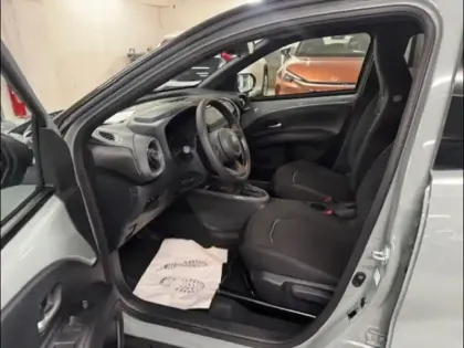 Photo 7 Toyota Aygo  X 116h Graphic