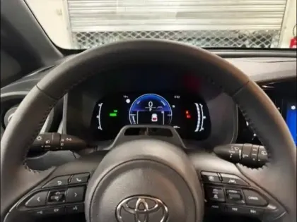 Photo 11 Toyota Aygo  X 116h Graphic