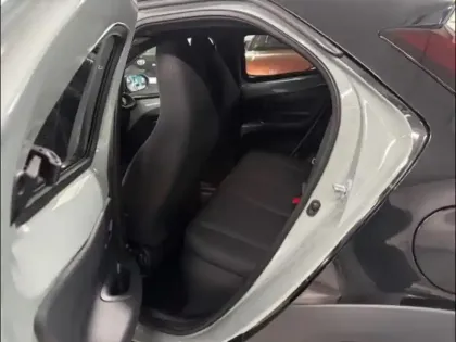 Photo 8 Toyota Aygo  X 116h Graphic