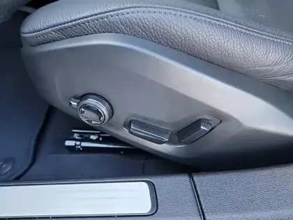 Photo 23 Volvo V60  B4 197 ch DCT7