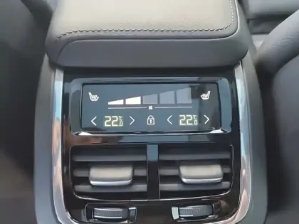 Photo 24 Volvo V60  B4 197 ch DCT7