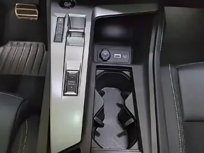 Photo 23 Peugeot 308  PureTech 130ch S&S EAT8