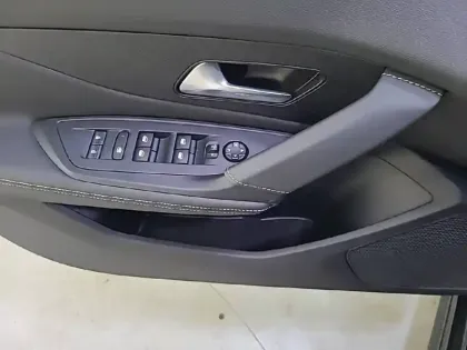 Photo 26 Peugeot 308  PureTech 130ch S&S EAT8