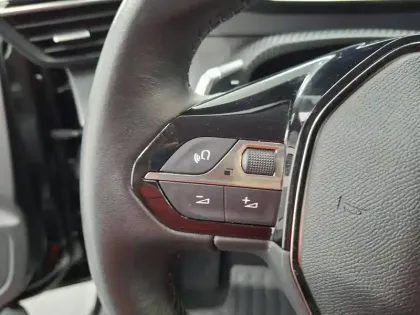 Photo 20 Peugeot 208  PureTech 130 S&S EAT8