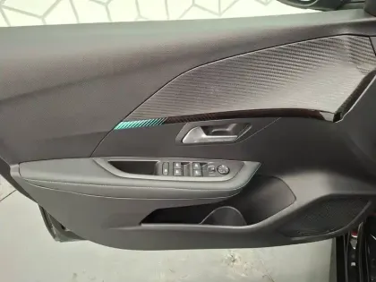 Photo 18 Peugeot 208  PureTech 130 S&S EAT8