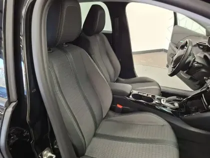 Photo 37 Peugeot 208  PureTech 130 S&S EAT8