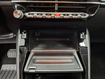 Photo 32 Peugeot 208  PureTech 130 S&S EAT8