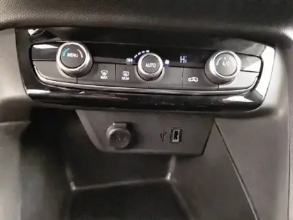 Photo 20 Opel Corsa  Electrique 136 ch & Batterie 50 kw/h