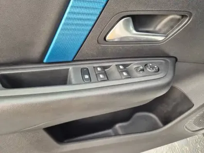 Photo 21 Citroën C4 e- 136 ch Automatique