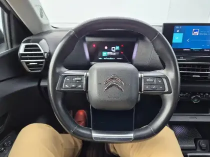 Photo 15 Citroën C4 e- 136 ch Automatique