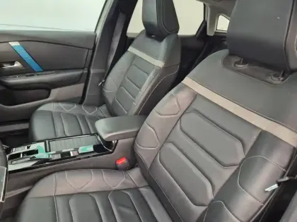 Photo 8 Citroën C4 e- 136 ch Automatique