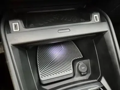 Photo 13 Citroën C4 e- 136 ch Automatique