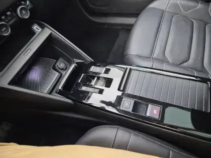 Photo 12 Citroën C4 e- 136 ch Automatique