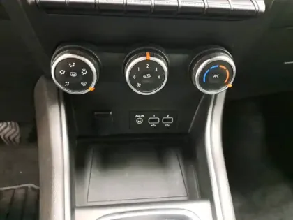 Photo 35 Renault Captur  TCe 90 - 21