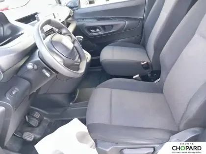 Photo 82 Peugeot Partner  FOURGON STANDARD 650 KG BLUEHDI 100 S&S BVM6