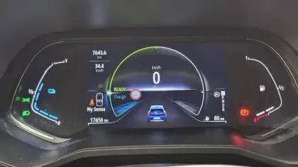 Photo 37 Renault Clio  E-Tech full hybrid 145