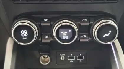 Photo 32 Renault Clio  E-Tech full hybrid 145