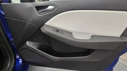 Photo 22 Renault Clio  E-Tech full hybrid 145