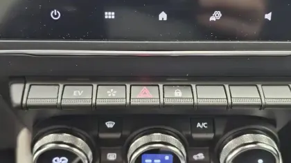 Photo 33 Renault Clio  E-Tech full hybrid 145