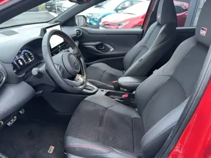 Photo 8 Toyota Yaris  Hybride 130h