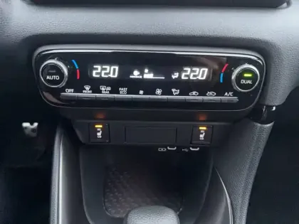 Photo 11 Toyota Yaris  Hybride 130h