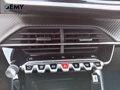 Photo 13 Peugeot 208  Electrique 54 kWh 156ch