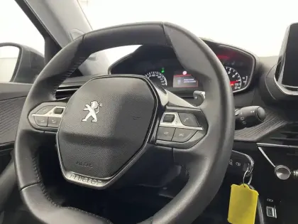 Photo 60 Peugeot 2008  PureTech 130 S&S EAT8