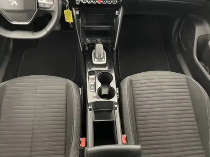 Photo 24 Peugeot 2008  PureTech 130 S&S EAT8