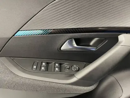 Photo 95 Peugeot 2008  PureTech 130 S&S EAT8