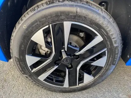 Photo 8 Peugeot 208  Hybrid 100 e-DCS6