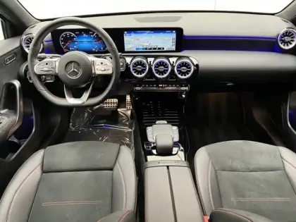 Photo 27 Mercedes Classe A 200 d AMG Line