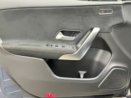 Photo 40 Mercedes Classe A 200 d AMG Line