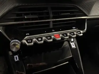 Photo 13 Peugeot 208  1.2 PureTech 100ch S&S Allure