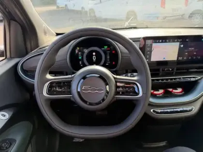 Photo 11 Fiat 500  e 118ch Giorgio Armani Collectors Edition MY25