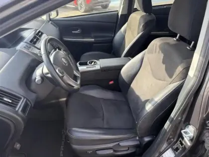 Photo 8 Toyota Prius + 136h Lounge