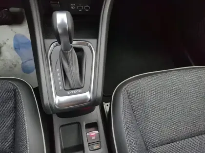 Photo 10 Renault Captur  1.6 E-Tech hybride 145ch Techno