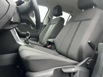 Photo 7 Volkswagen T-roc  1.0 TSI 110ch Life Plus