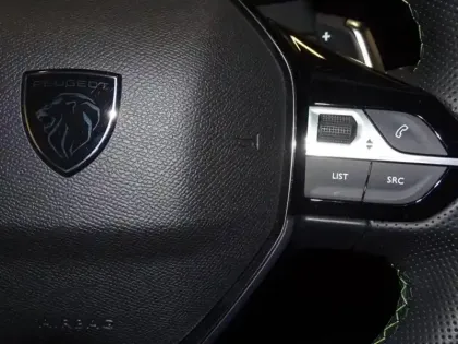 Photo 13 Peugeot 2008  1.2 Hybrid 145ch GT e-DCS6