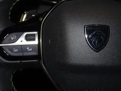 Photo 12 Peugeot 2008  1.2 Hybrid 145ch GT e-DCS6