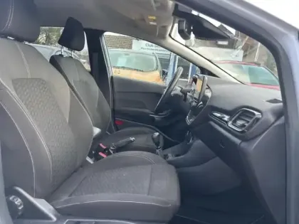 Photo 10 Ford Fiesta Gén. V Ph2 Titanium Business 5