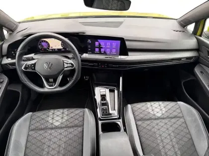 Photo 37 Volkswagen Golf  1.5 eTSI OPF 150 DSG7