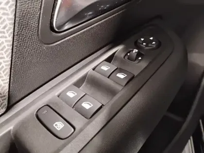 Photo 23 Citroën C4 e- 156 ch autonomie etendue  Automatique