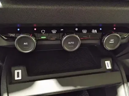 Photo 19 Citroën C4 e- 156 ch autonomie etendue  Automatique