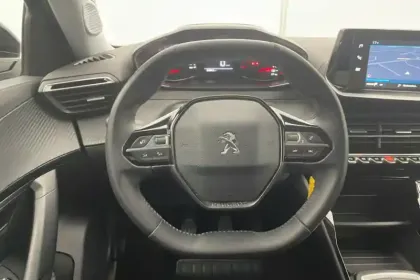 Photo 42 Peugeot 2008  PureTech 130 S&S BVM6