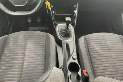 Photo 41 Peugeot 2008  PureTech 130 S&S BVM6