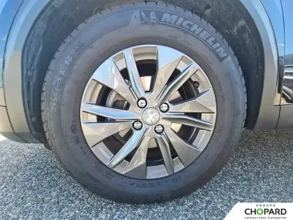 Photo 21 Peugeot 2008  PureTech 130 S&S BVM6