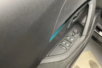 Photo 50 Peugeot 2008  PureTech 130 S&S BVM6