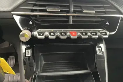 Photo 47 Peugeot 2008  PureTech 130 S&S BVM6